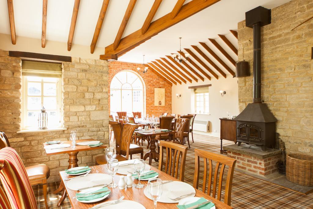 Отель The Woodhouse Arms Грантем Экстерьер фото